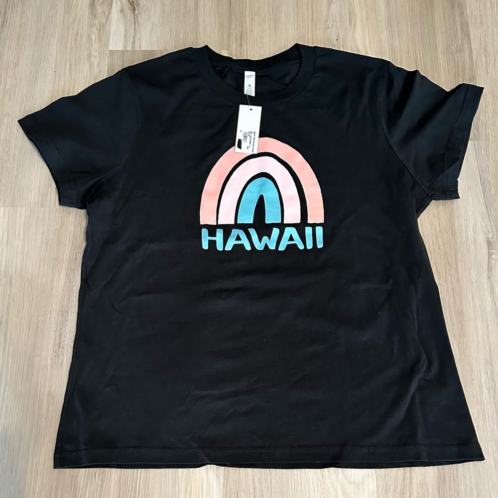 NWT Women’s M Hawaii T-Shirt.
